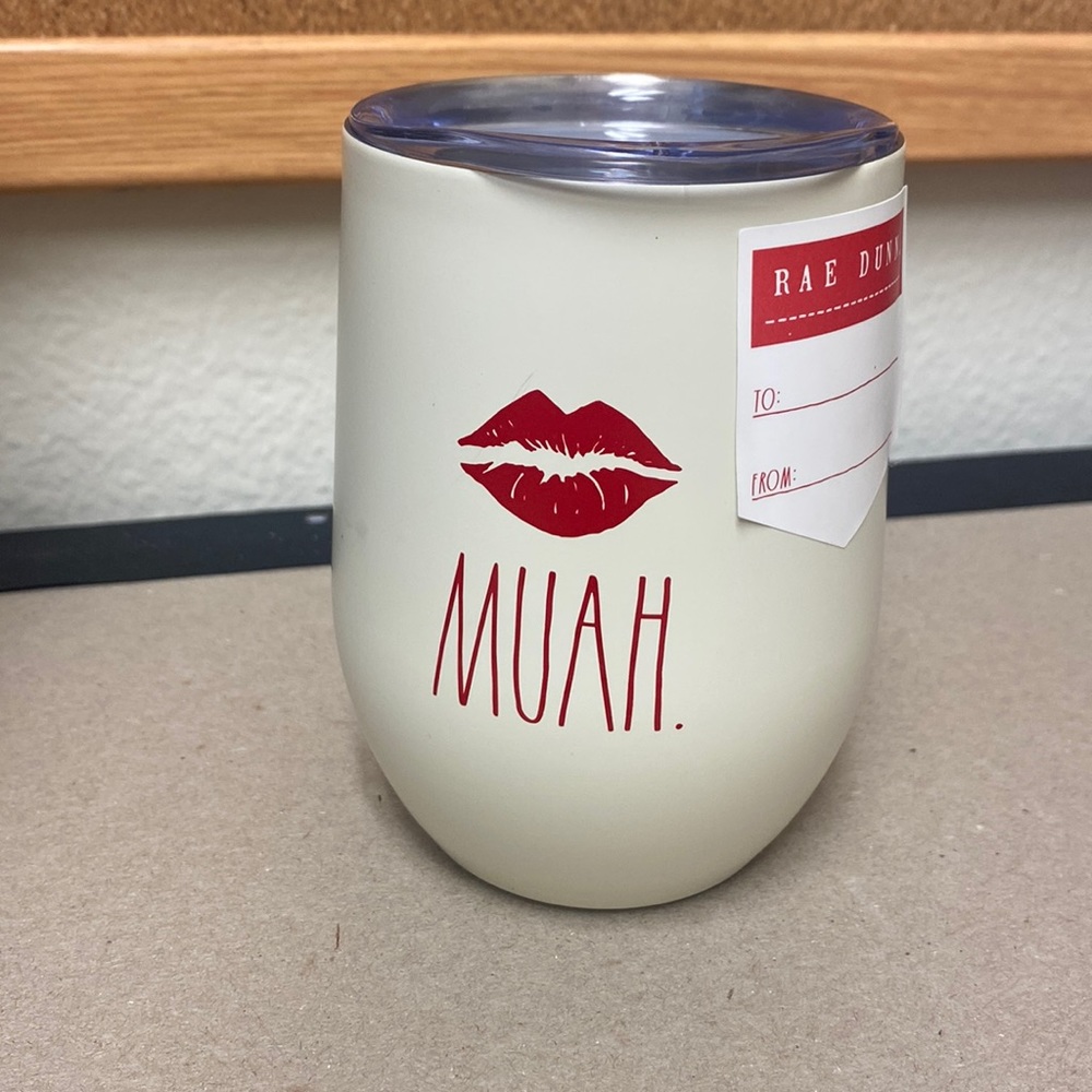 New! Rae Dunn “Muah” to go cup💋